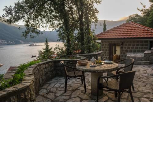Villa & Apartments Perasto