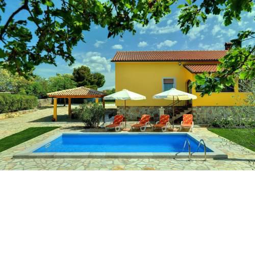 Villa Ariola