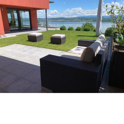 Villa au bord du lac de Morat avec vue imprenable
