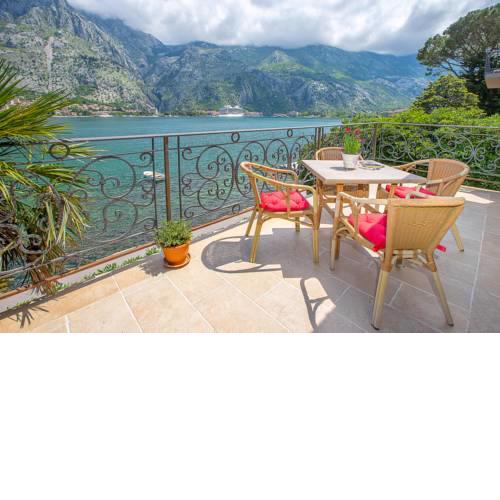 Villa Aura