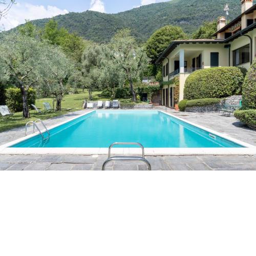 [Villa Balbianello] Pool and Covered Parking