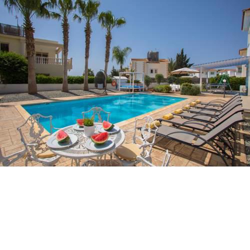 Villa Blue Palms
