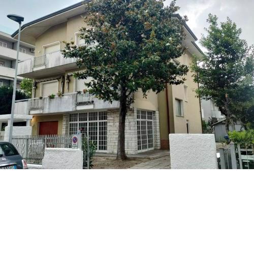 Villa Borghesi fronte spiaggia con parcheggio privato