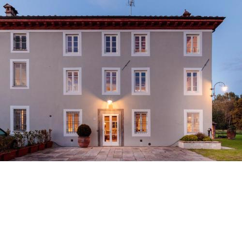 Villa Brunetta, Discover your Modern but Traditional Villa in Lucca