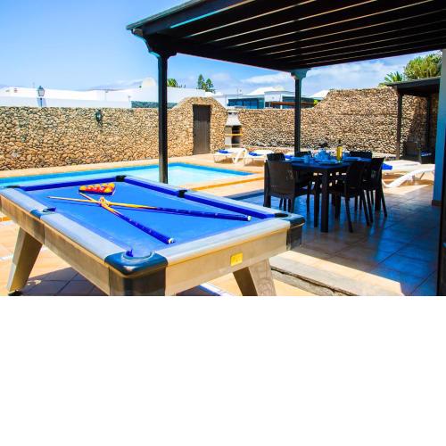 Villa Calamares with heated pool and air conditioning