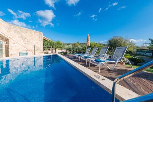 Villa Can Pau, pool and garden close to the beach