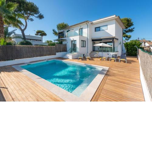 Villa Casa Marian for 8 with swimming pool, garden and close to beach