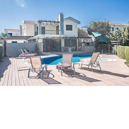 Villa Cavo Maris Luxury 3BDR Villa with Private Pool walking distance to the beach