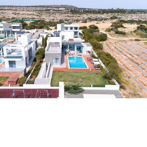 Villa Cecelia by Ezoria
