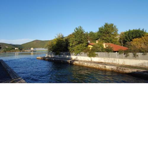 VILLA CECILIA sul LAGO fronte MARE
