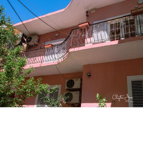 Villa Center