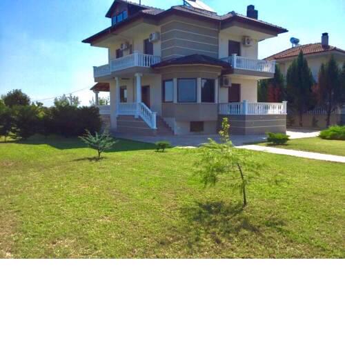 Villa Chariklia