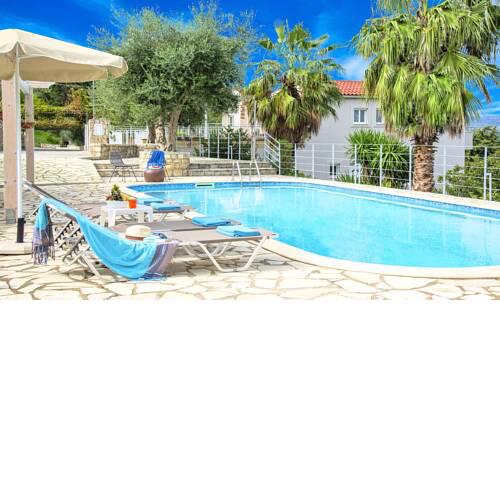 Villa Chrysallis Heated Pool