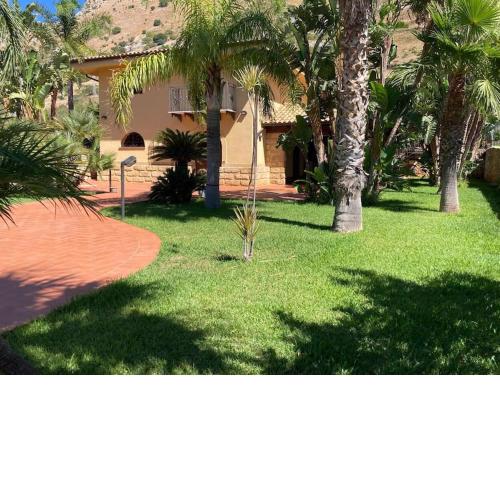 Villa con giardino