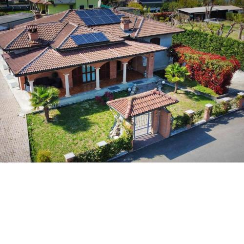 Villa con giardino