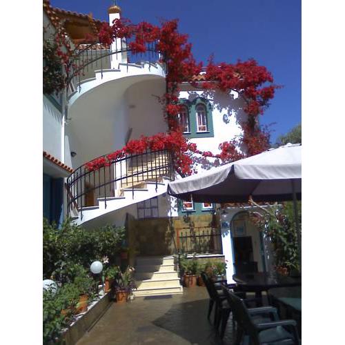 Villa Contessa Apartments