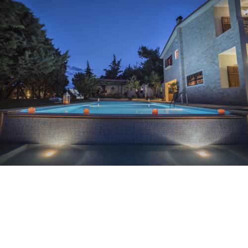 Villa Corina near the Airport