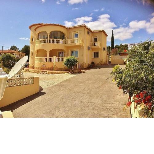 VILLA COSTERES