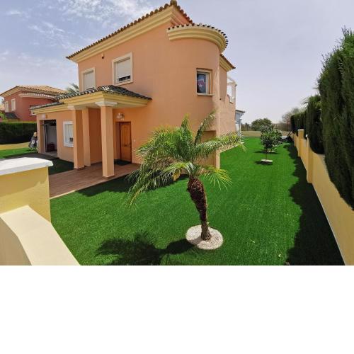 VILLA DE LUJO DE 550 m2 CON PISCINA PRIVADA Y BARBACOA