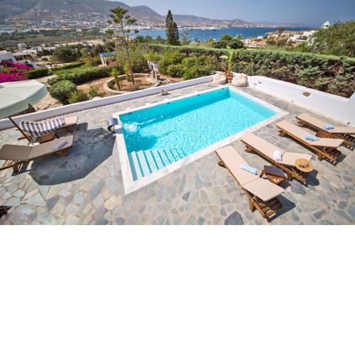 Villa Deep Blue with private pool next to Parikia