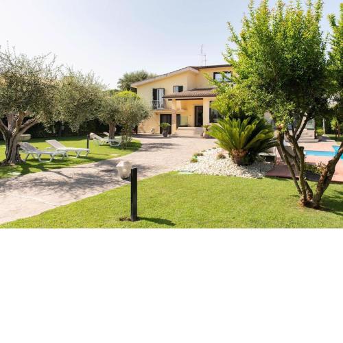Villa dei Sogni with private pool and garden in Rome