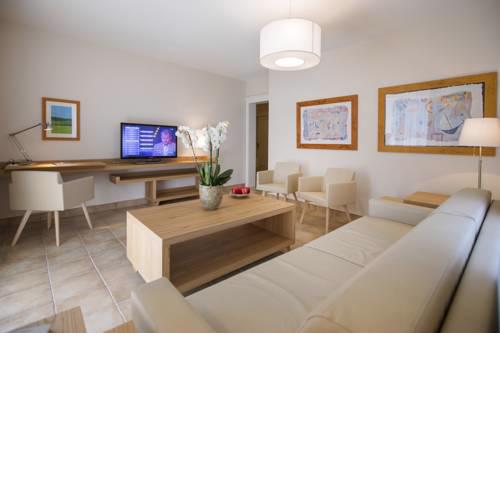 Villa Delta Suites House