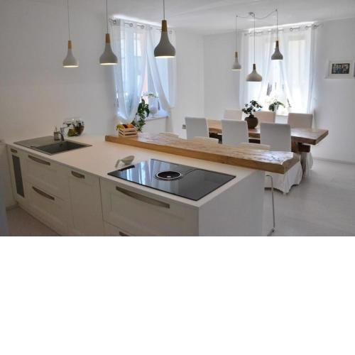 Villa di Design con Giardino e Spa in Cittá