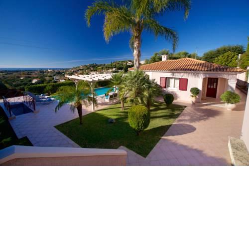 Villa Dina