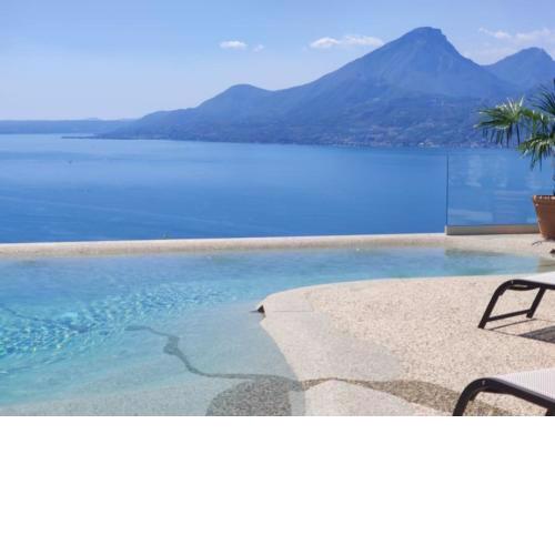 Villa Divina-APT Armonia-Con Piscina e vista lago