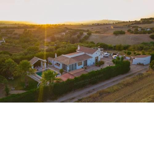Villa El Estanque Holiday Cottage & Bungalow