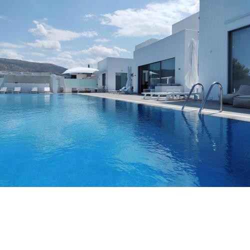 Villa Elia Waterfront Suites & Pool