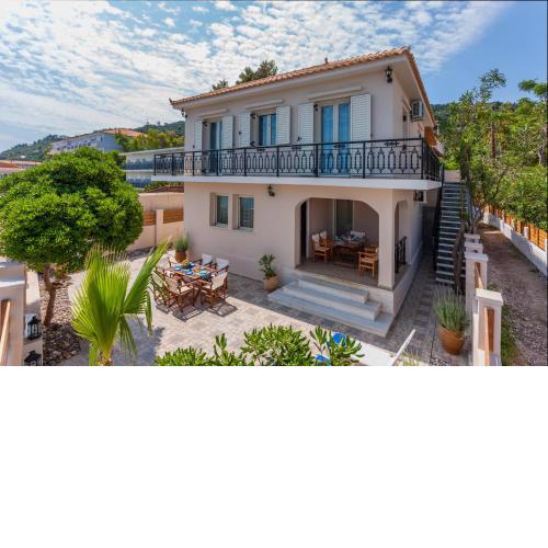 Villa Elizabeth - Seafront Modern Villa!