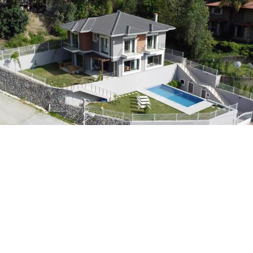 Villa Erica by Villa Safiya