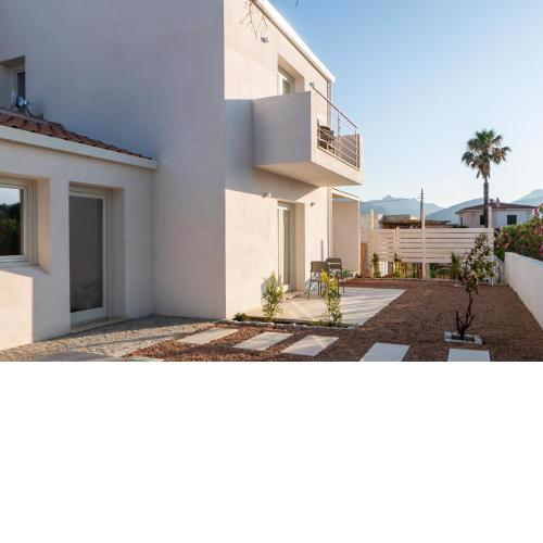 Villa Est