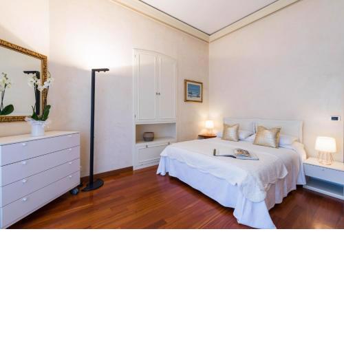 Villa Eugenia - Luxury Flat with Parking Space