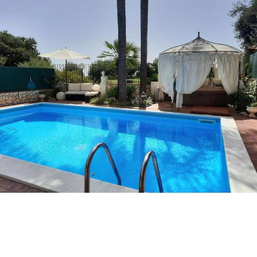 Villa Euthalia pool and jacuzzi Etna e Taormina