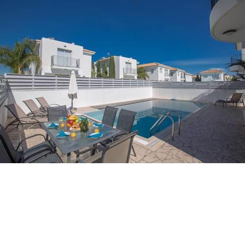 Villa Foros Pente - Lovely 3 Bedroom Pernera Villa with Pool - Close to Beaches and Amenities