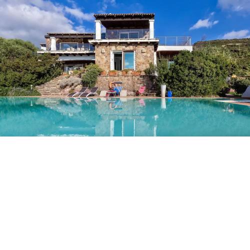 Villa fronte mare 5 camere 6 bagni infinity pool WiFi per 12 persone