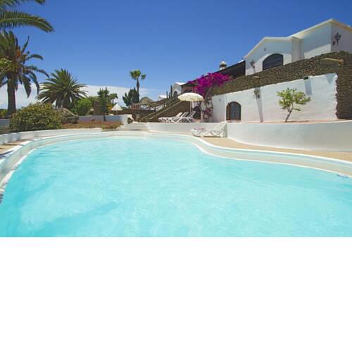 VIlla Garita - 4 Bedroom Villa - Perfect for larger groups - Sleeps 12 - Great Pool Area