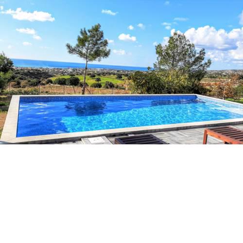 Villa Gavriel - Breathtaking Sea Views , Peyia Views , Huge outdoor space ,pool