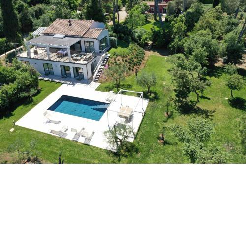 Villa Giomoa beach front - DCA Certified and Guaranteed