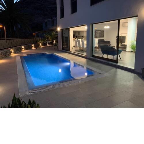 Villa Giselle - Modern Luxury on a Traditional Island