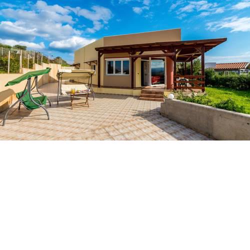 Villa Helen 200m from the beach in Tersanas