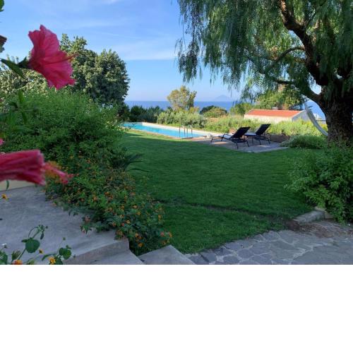 Villa Il Carrubo - elegante, con piscina e splendida vista sul mare