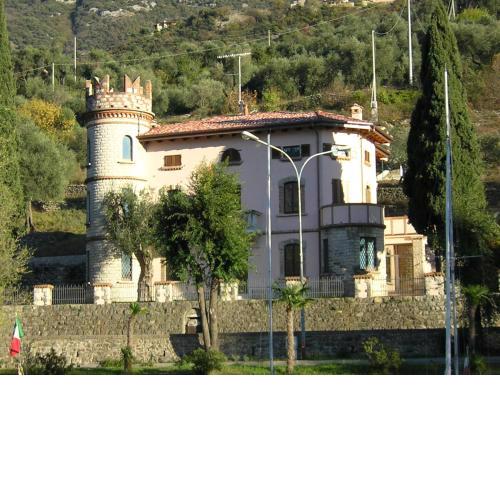 Villa immersa nel verde