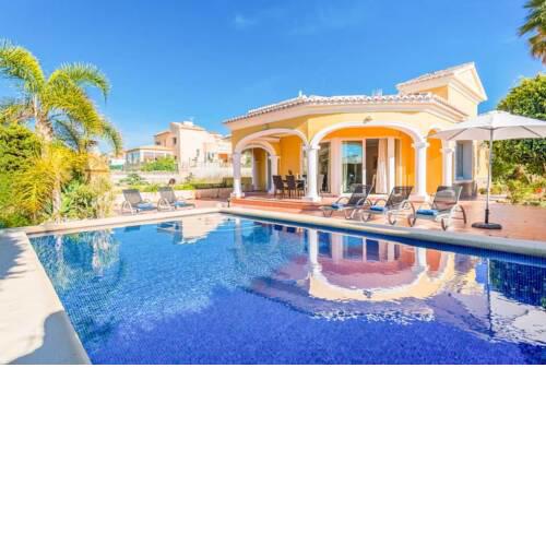 Villa in Calpe Sleeps 6 with Pool Air Con and WiFi