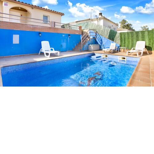 Villa in Caules Sleeps 6 with Pool and Air Con