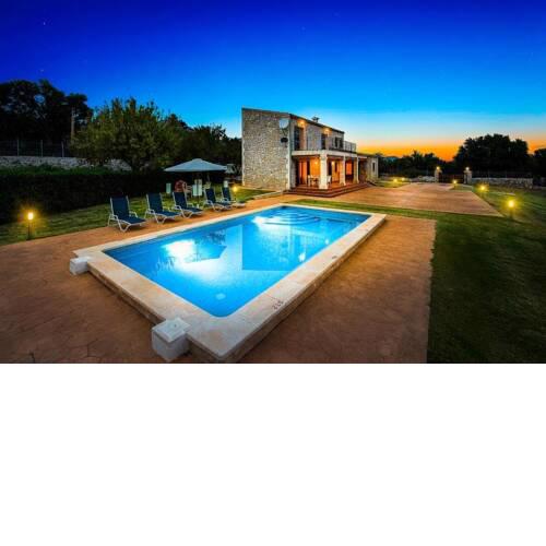 Villa in es Barcares Sleeps 8 with Pool Air Con and WiFi