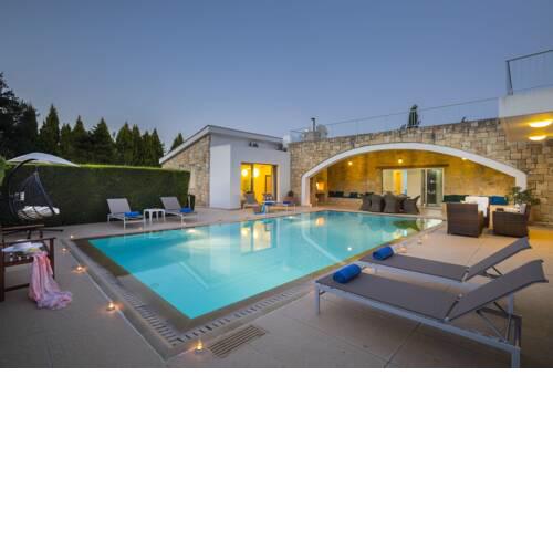 Villa in Giolou Sleeps 6 with Pool Air Con and WiFi