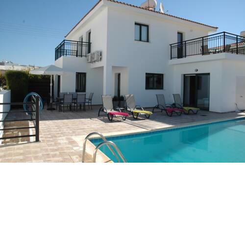 Villa in Kissonerga Sleeps 6 includes Swimming pool Air Con and WiFi 4